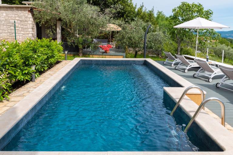 Fully equipped charming house with private pool, yard & patio | Sea view | Pets are welcome — photo 3