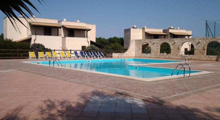 Serviced apartment with garden & pool in Favignana