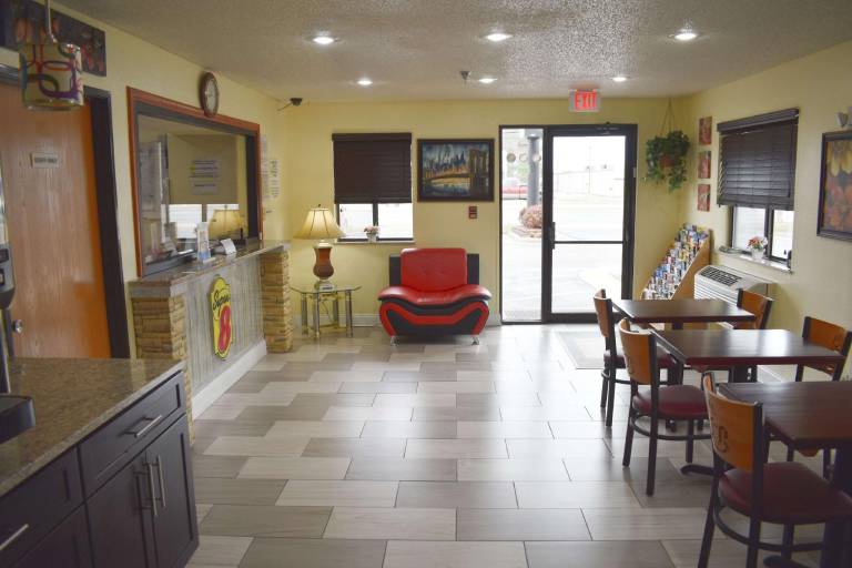 Super 8 By Wyndham Newport News/Jefferson Ave. — photo 2