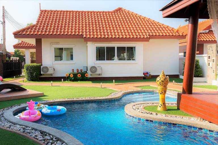 Near Nong Nooch Garden 3BR Private Pool Villa in Sattahip