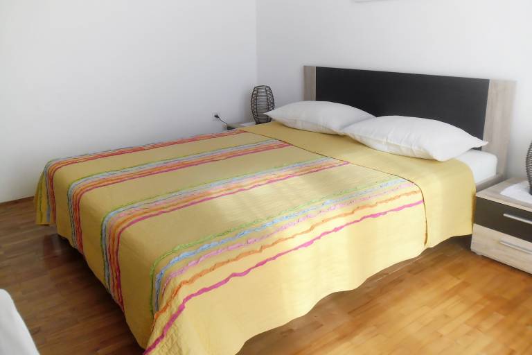 One bedroom apartment with terrace and sea view Splitska, Brač (A-2923-a) — photo 4