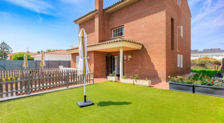 Vacation home with pool | Beach nearby | Pet-friendly in Cambrils