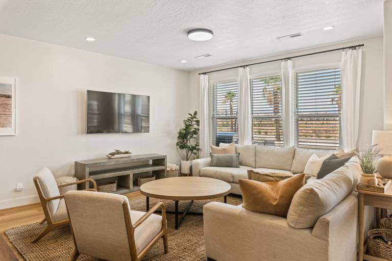 Fully equipped house with BBQ, pool & jacuzzi | Pets are welcome in Washington, UT