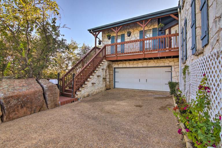 Private Deck & Grill: Sunny Lakefront Escape — photo 2