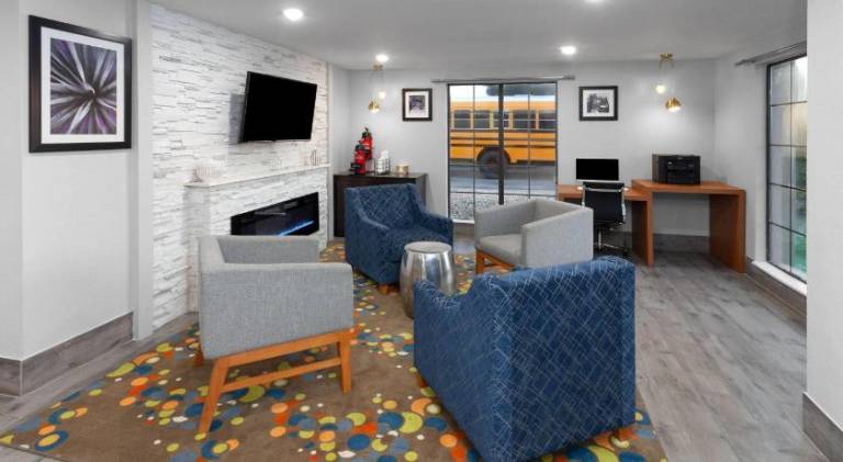 La Quinta Inn by Wyndham Champaign — photo 5