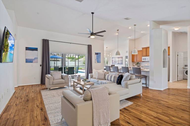 Stunning 4BR Home Fenced Yard Heated Pool — photo 3