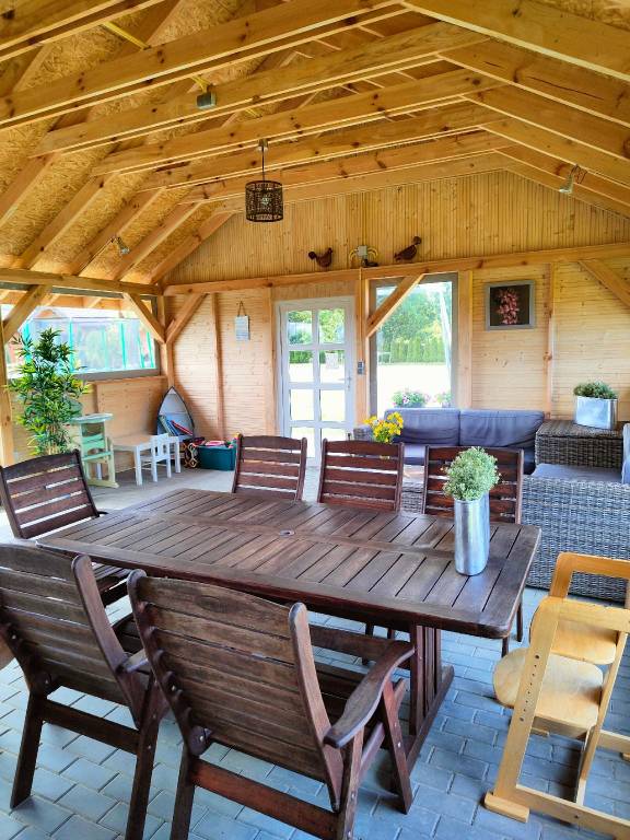 Lodge with terrace, BBQ & yard in Ustron