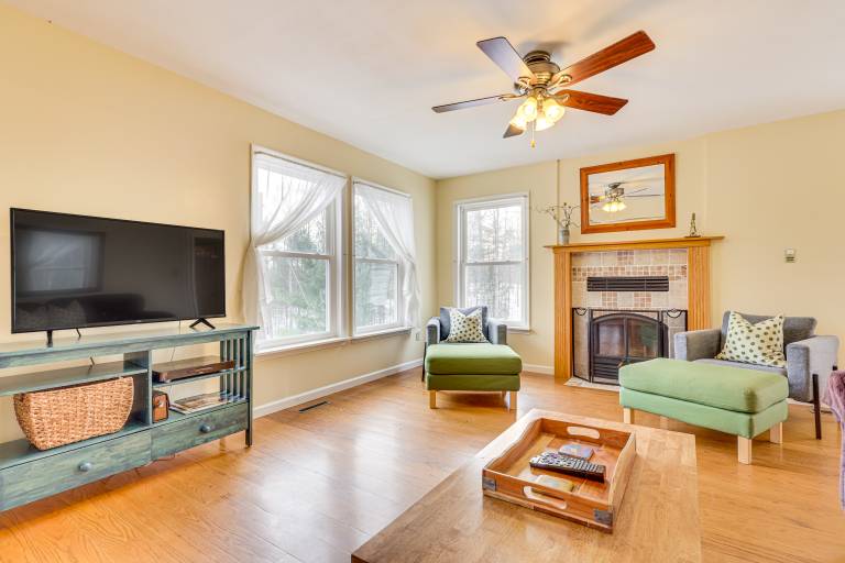 Family Home w/ Game Room & Decks in Etlan! — photo 4