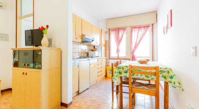 Holiday apartment with 2 rooms for 6 persons — photo 3