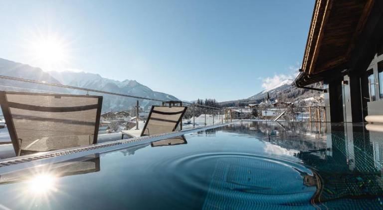 Serviced apartment with patio, sauna & pool | Close to the ski | Dogs allowed — photo 2