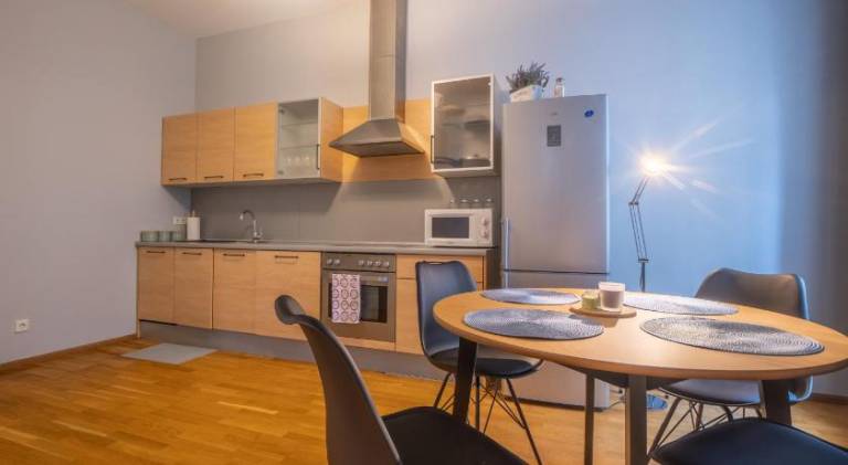 Spacious 2BR for 8 Guests, Quite Centre, Art Nouveau Riga Area — photo 3