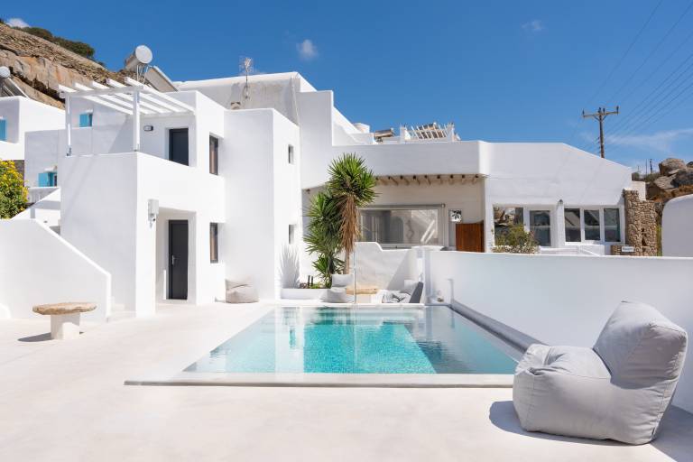 Apartment with pool in Mykonos