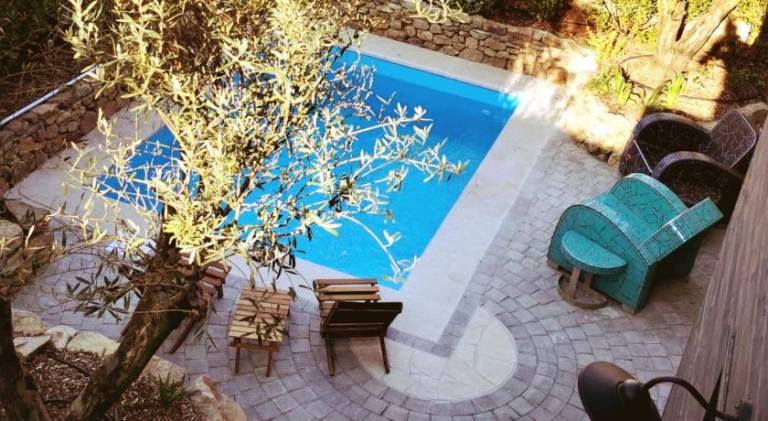 Rental apartment with garden, pool & terrace in Trignac