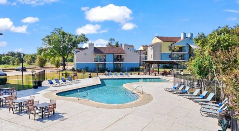 Holiday apartment with pool — photo 5