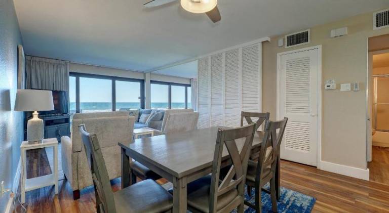 On the Beach Beachfront Condo Direct View & Access to Beach Heated Pool Island House Condominiums Un — photo 3