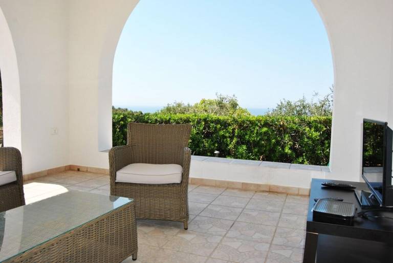 Villa with BBQ, garden & pool — photo 3