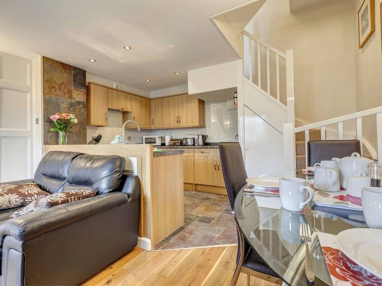Cottage with 2 rooms for 4 persons — photo 2