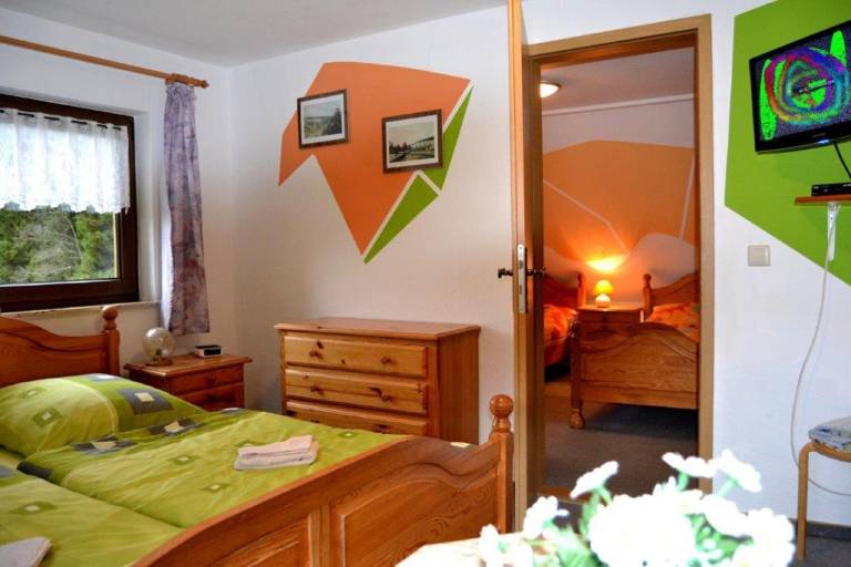 Vierbettzimmer Dusche WC 2 Schlafr&auml;ume