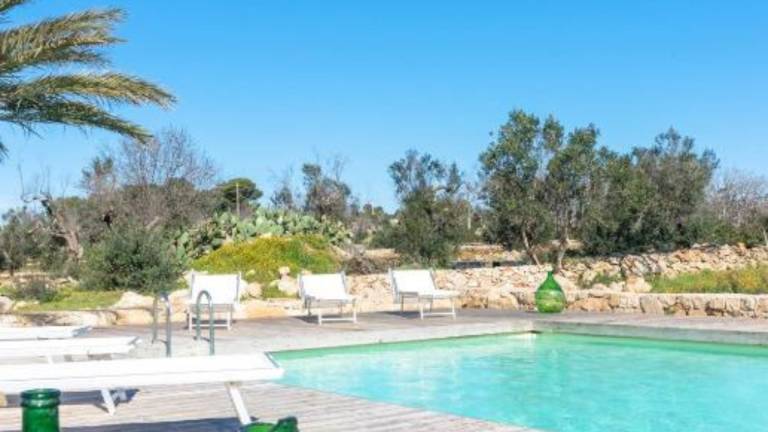 Children-friendly nice villa with yard, private pool & barbeque | Garden view | Suitable for remote work | Pet-friendly — photo 3