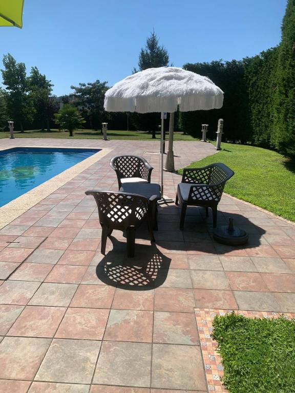 Fully equipped villa with garden, grill & pool | Perfect for remote work | Pets allowed — photo 3