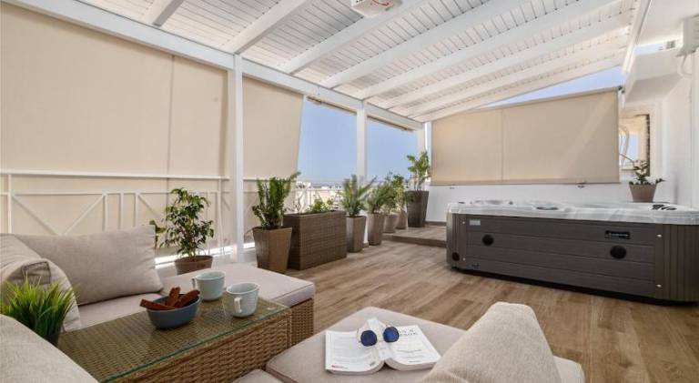 Holiday apartment with barbecue, jacuzzi & patio — photo 3