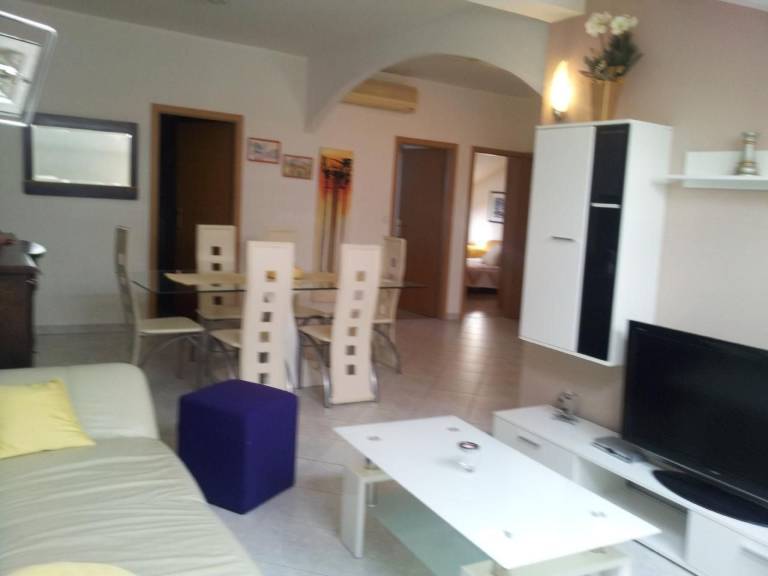 Rental apartment with BBQ & yard | Sea view | Pets allowed — photo 4