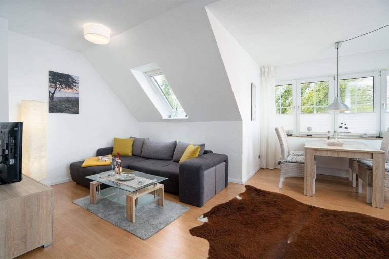 Child-friendly lovely holiday apartment | Garden view | Beach nearby | Good for workation | Pet-friendly in Scharbeutz