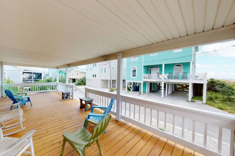 Vacation home with barbecue | City view in Carolina Beach, NC