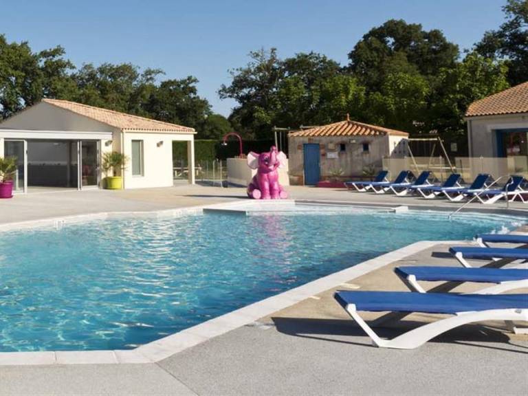 Mobile home with terrace, grill & heated pool — photo 3