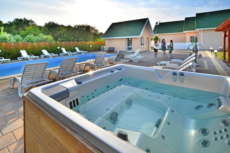 House with grill, garden & jacuzzi — photo 2