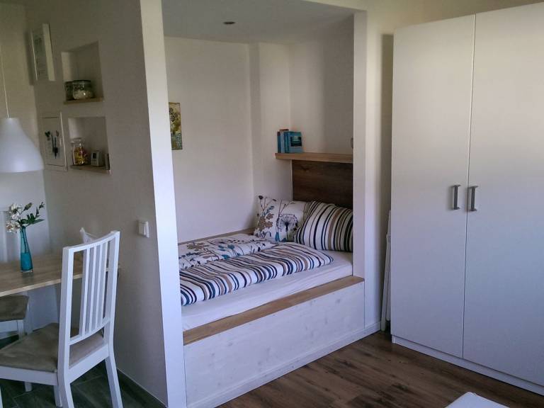 Holiday apartment with barbecue & garden — photo 5