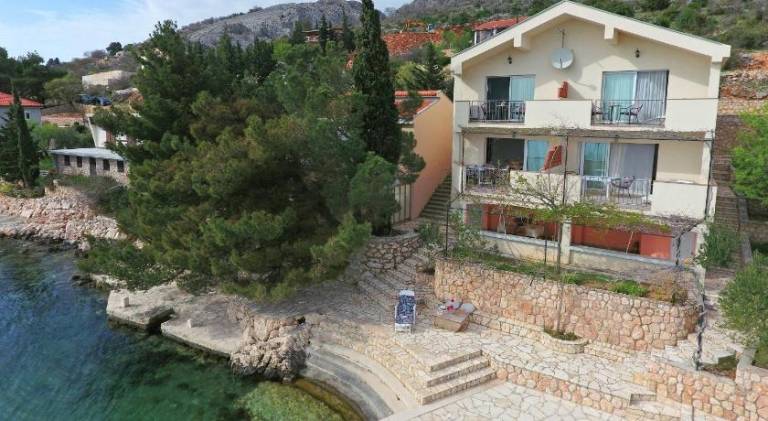 Holiday apartment with yard, grill & terrace — photo 4