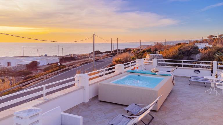 Villa with jacuzzi, patio & grill | Sea view | Pet-friendly — photo 3