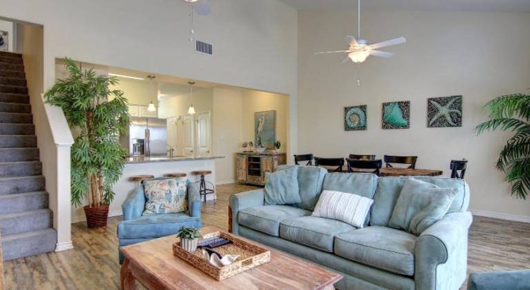 Vacation home with pool — photo 2