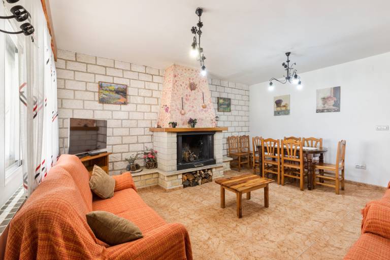 Family-oriented vacation home with garden, BBQ & terrace | Mountain view | Pets are welcome — photo 2