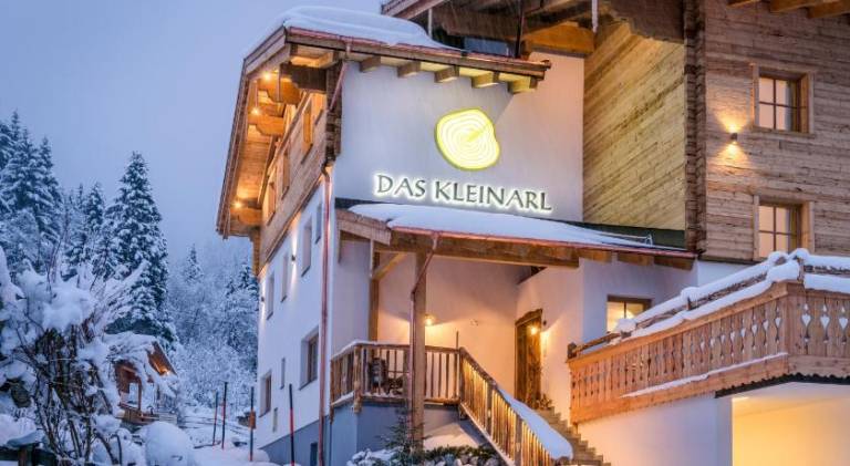 Holiday apartment with garden, pool & terrace in Kleinarl