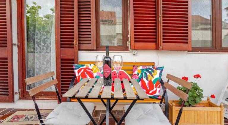 Holiday apartment with patio — photo 5