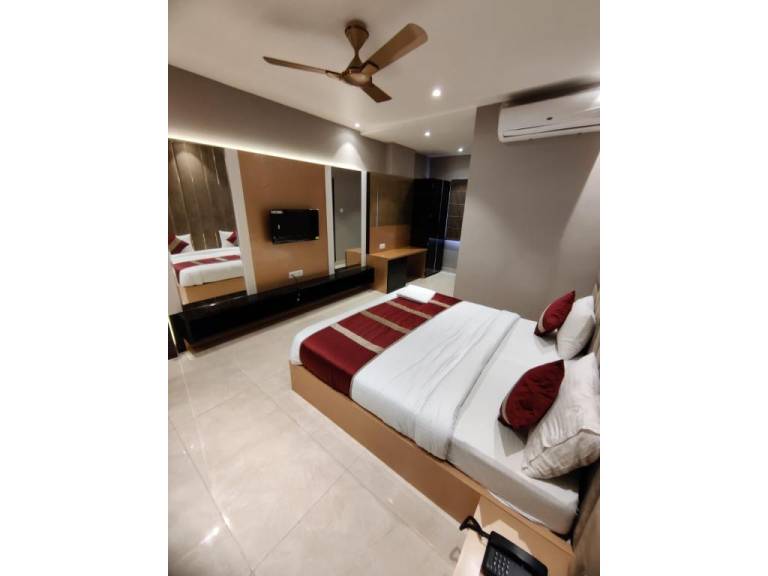 Hotel Maya Crystal
