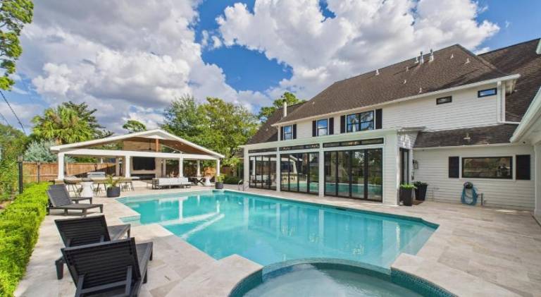 595 m&sup2; Ferienhaus