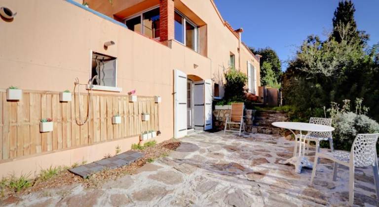 Dedicated room with patio & garden in Cavalaire-sur-Mer