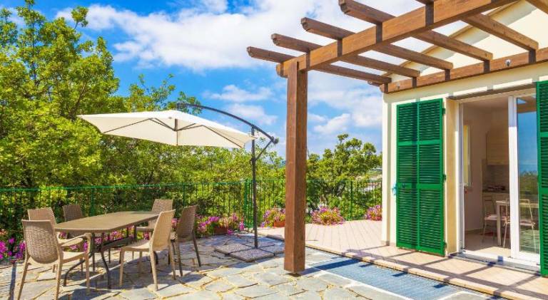 Charming house with barbecue, yard & pool | Next to the beach | Pets are welcome in Diano Marina