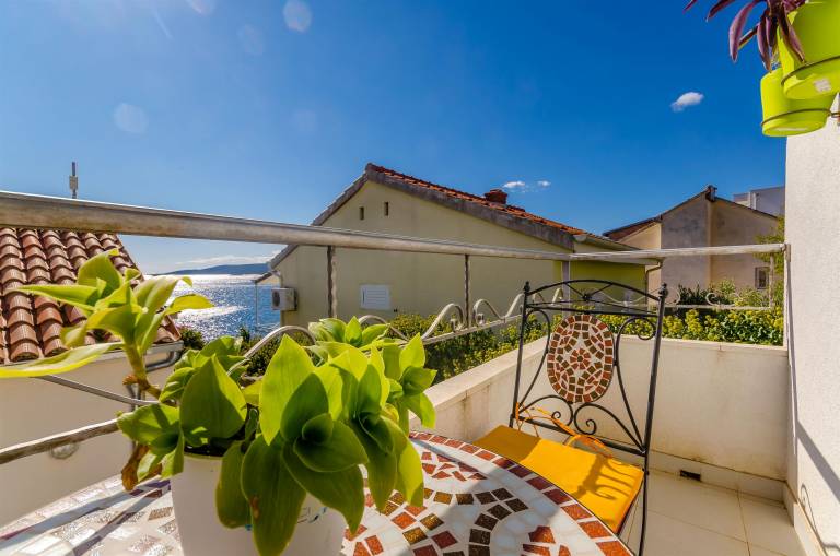 Lovely holiday apartment with terrace | Sea view | Pets are welcome in Okrug