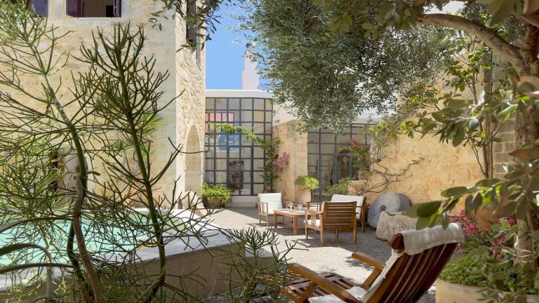 Villa with BBQ, terrace & yard in Rethymno