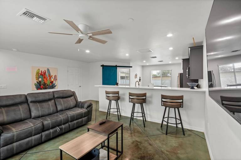 Panoramic Balcony Views Pet Friendly Casita