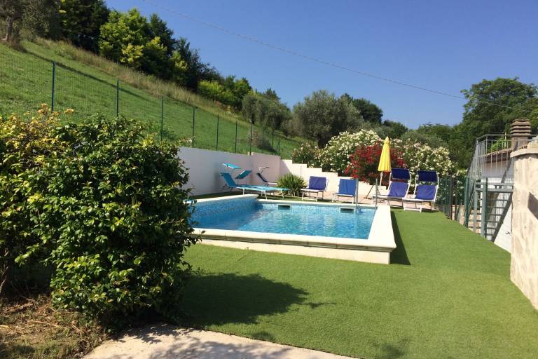 Fully equipped house with terrace, barbecue & private pool | Nature view | Pet-friendly — photo 2
