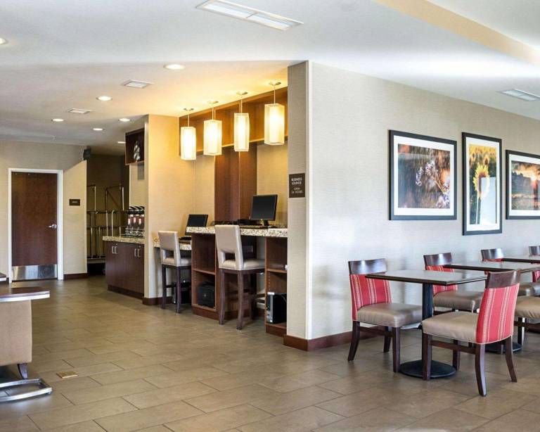 Comfort Suites Fargo Medical Center — photo 4