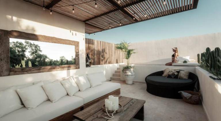 Apartment with private pool, yard & jacuzzi — photo 4