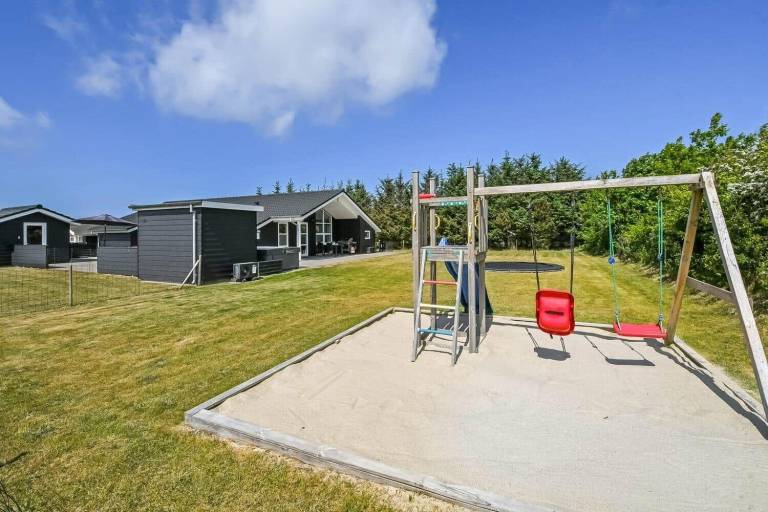 House with grill, hot tub & sauna — photo 4