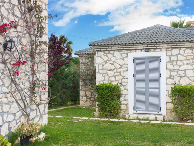 Lovely vacation home with terrace, barbecue & yard | Nature view | Dogs allowed — photo 2