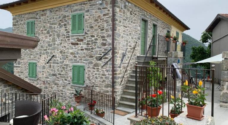 Serviced apartment with garden, barbeque & pool | Good for workation in Pontremoli